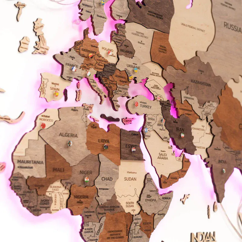 3D LED Verdenskart i Tre Multicolor – World Map 3.0 Enjoy The Wood