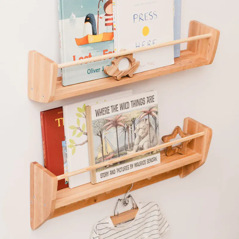 Vegghylle til barnerom, med knotter – Nursery Wall Shelf
